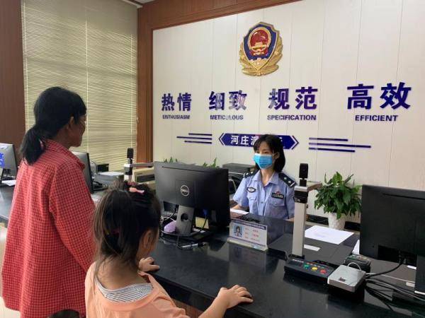 爸爸“死了”,妈妈改嫁!杭州7岁女孩笑得令人心酸......
