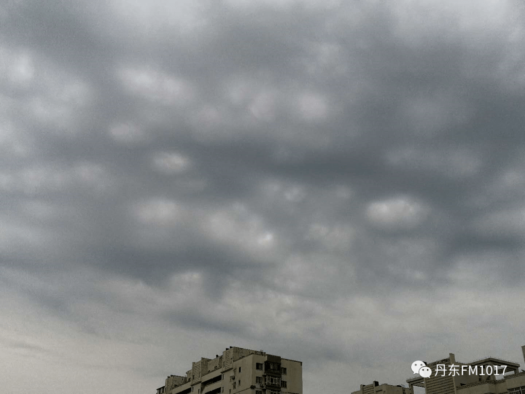 有势无雨,吓唬人层积云和碎雨云残留下一片片再凝结的半空中蒸发殆尽