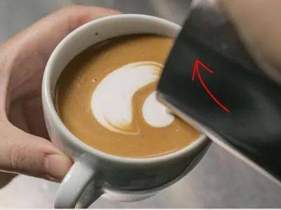 咖啡拉花的时机和原理 | 杯口宽窄、注入高低角度都有影响！ 防坑必看 第10张