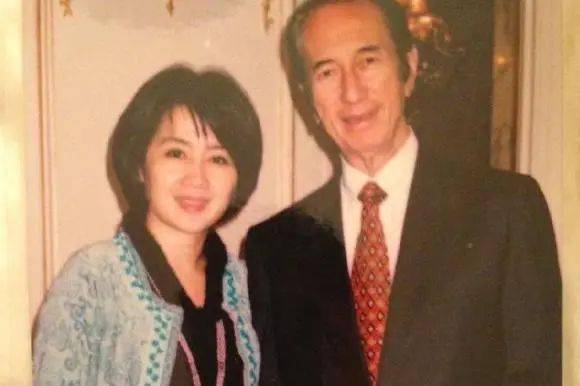 赌王四太为什么受宠,看到四太年轻时的照片,瞬间就明白了