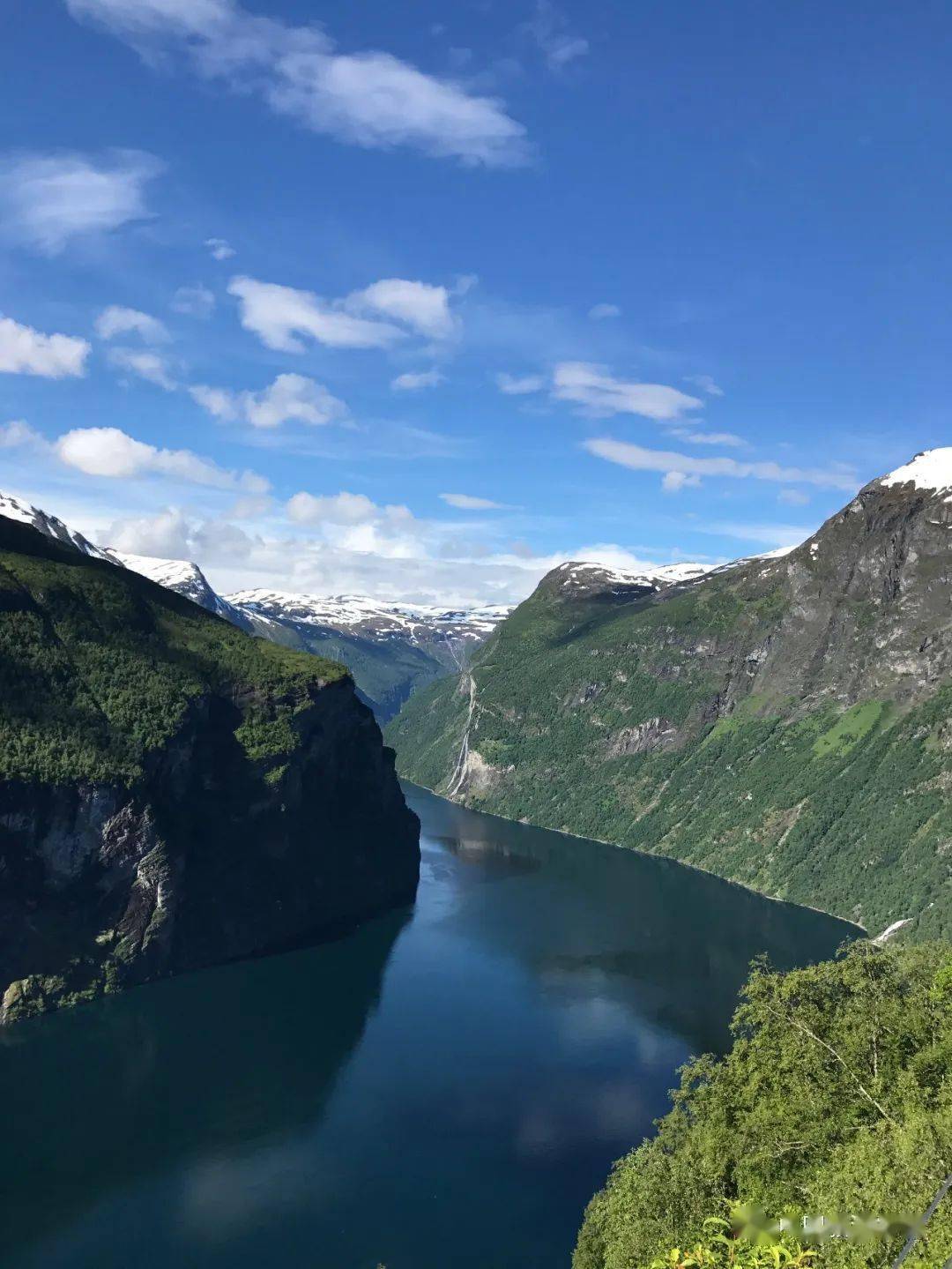 之前我并不知道"峡湾"这一种地貌,因为这种因冰川作用下形成的地貌在