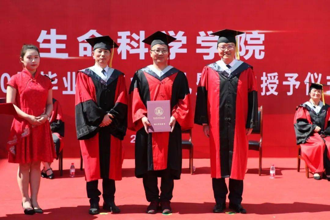 博士学位授予硕士学位授予姜在民副院长宣读学位授予决议学士学位授予