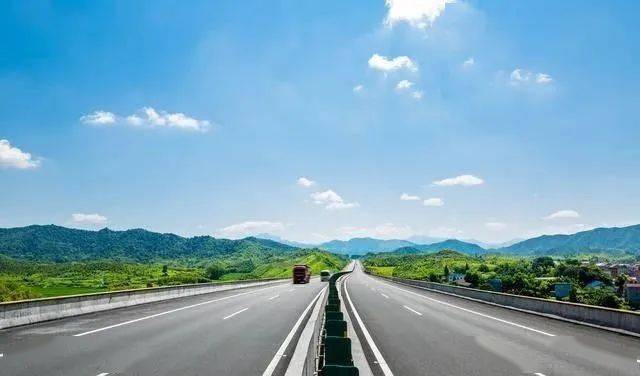 据了解,绵阳至巴中高速公路长 194公里,估算总投资 261亿元.