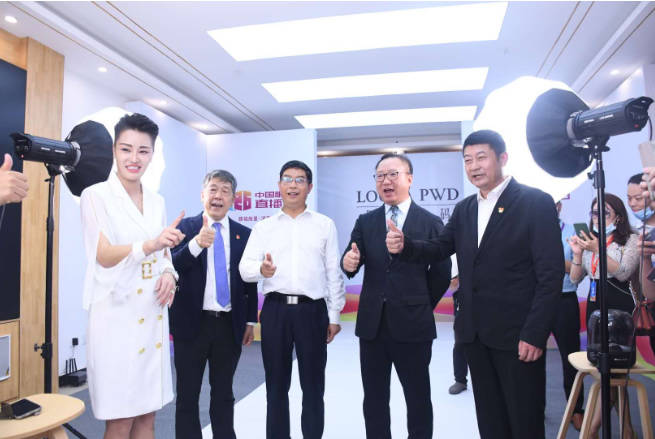 活动|河南西平：百间直播间同时开启服装带货