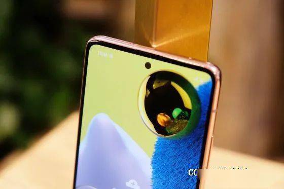 三星galaxya51,三星galaxyf52 三星galaxy a51 图赏:年轻人的5g手机新选择