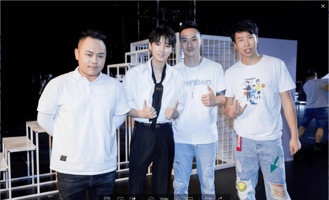 捕捉到一只打瞌睡的王俊凯,被自己吓到,太可爱