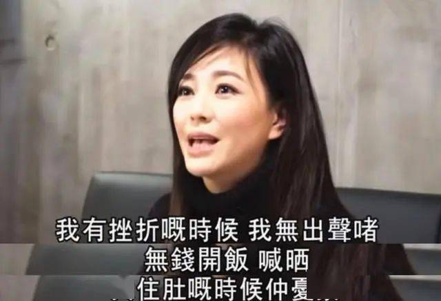 刘小慧晒一家合影幼女继承妈妈美貌长女放弃读大学做甜品师