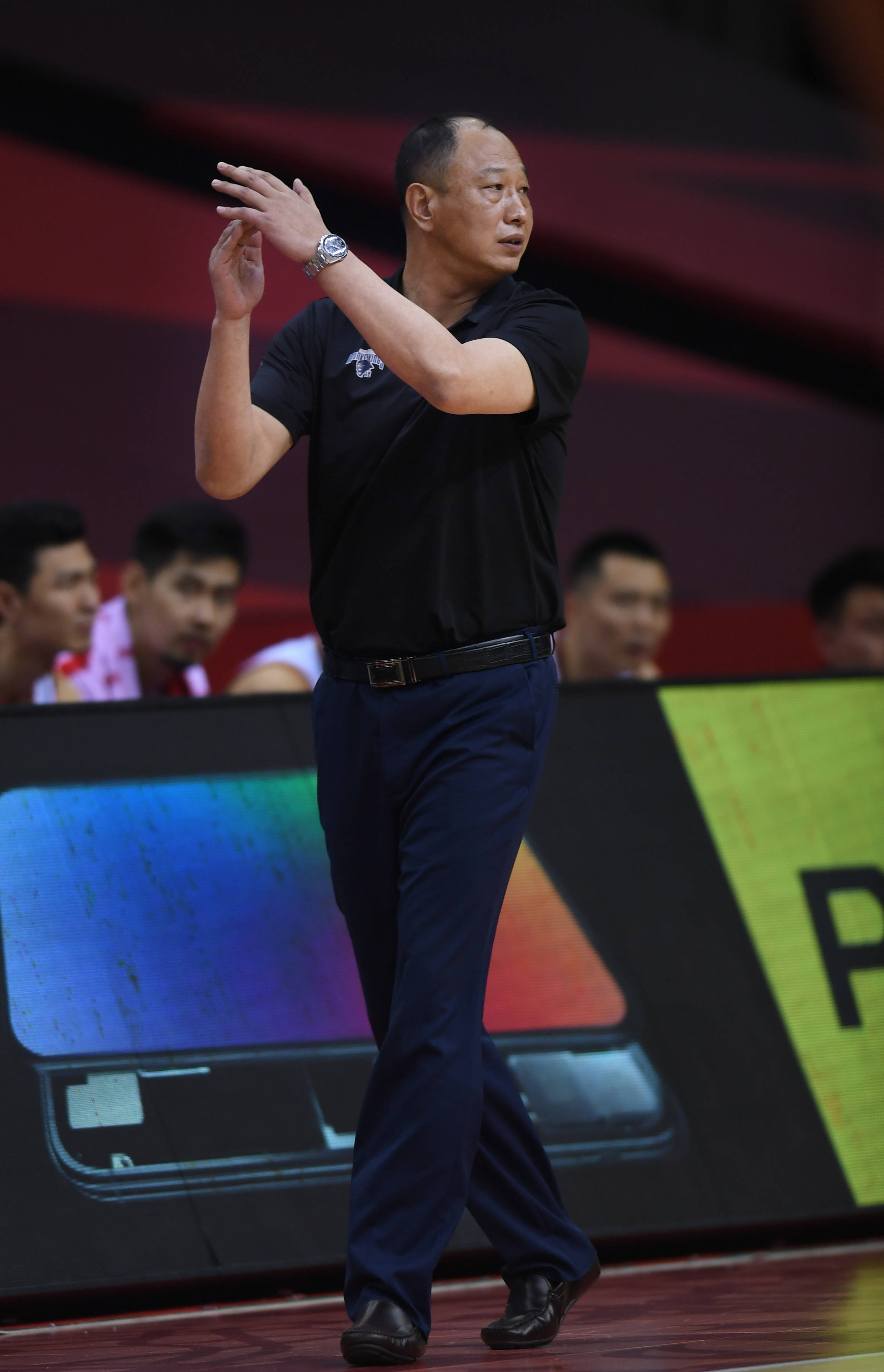 新华社记者李紫恒摄当日,在山东青岛举行的2019-2020赛季中国男子篮球