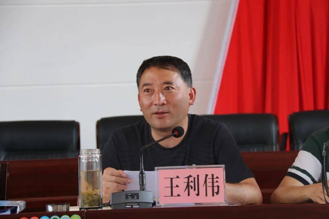 巍山县扶贫开发领导小组2020年第六次(扩大)会议召开