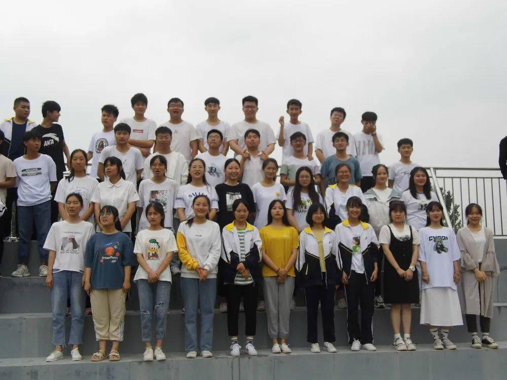 巢湖市烔炀中学毕业照定格校园多彩青春