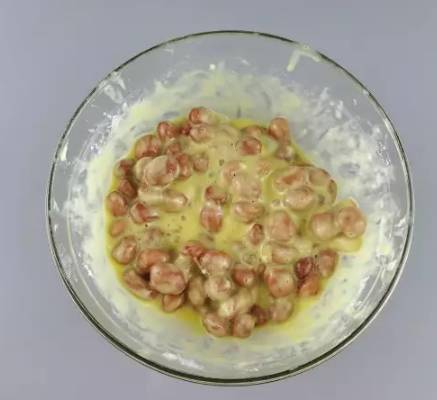 老公|花生米新吃法,老公1小碟就喝了2瓶白酒!把鸡蛋打在花生米里