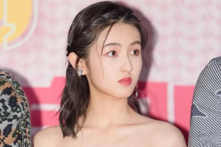 被质疑整容，张子枫粉丝摆证据破谣言，为妹妹