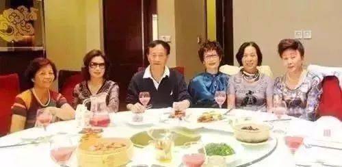 一位老人年底参加同学聚会的感想:我们都是幸运的!