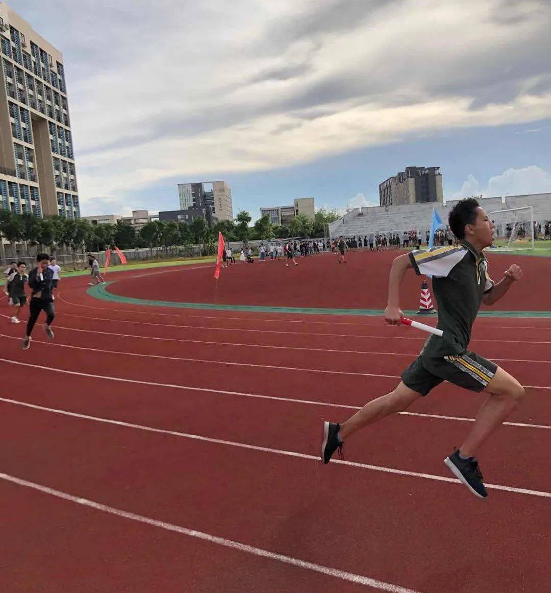 "4×100m,4×400m接力赛"报道