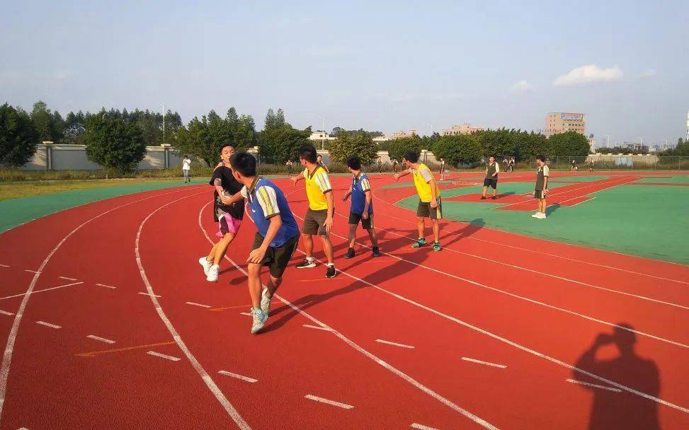 "4×100m,4×400m接力赛"报道