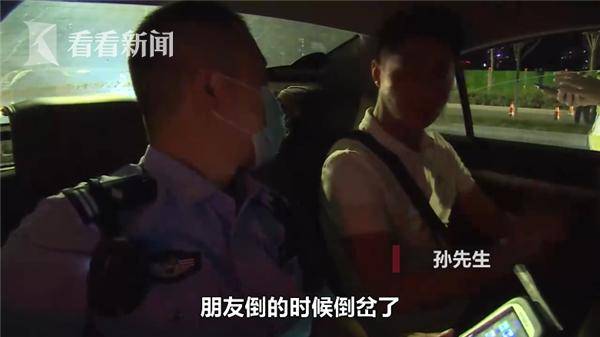 操作|男子骑摩托车赴宴 却被朋友一个操作送进交警队