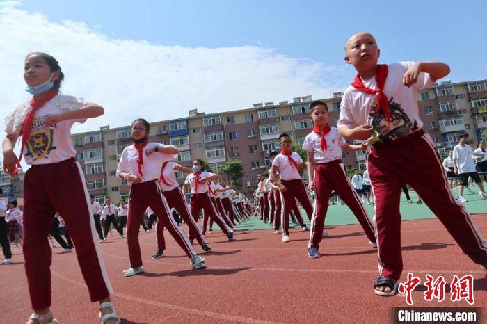 疫散后吉林市小学课间操“重启”：燃烧我们的卡路里