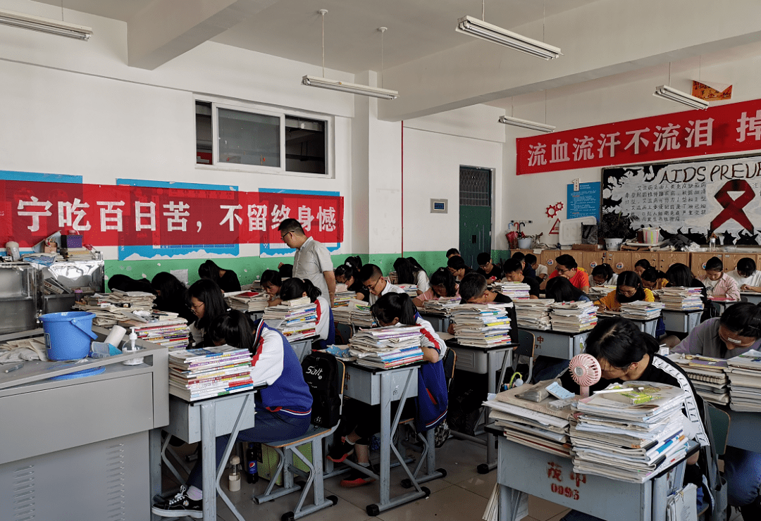 高考在即 大阿坝乘风破浪的学子们 加油!