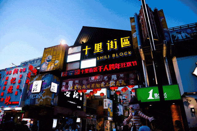 城市站长推荐还有半个月拿上消费券冲东裕夜市要被挤爆了