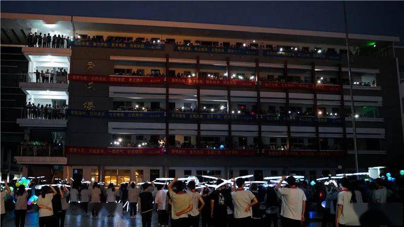 高三|永远难忘…海宁3所学校晚上出现震撼一幕…