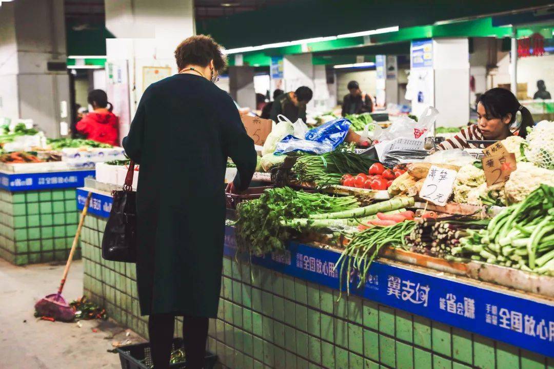 这个藏在最热闹街区的老菜市场,才是长沙人的shopping