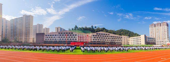 何建宏 四,项目日常监管责任人:赵建雄 五,拟建设地点:都匀二中(龙潭