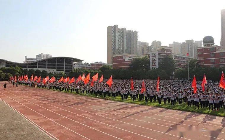 莆田一中举行喊楼活动,为即将参加高考的高三学子呐喊助威.