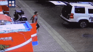 火场|不送货了！贵州遵义11名快递小哥冲进火场去救火