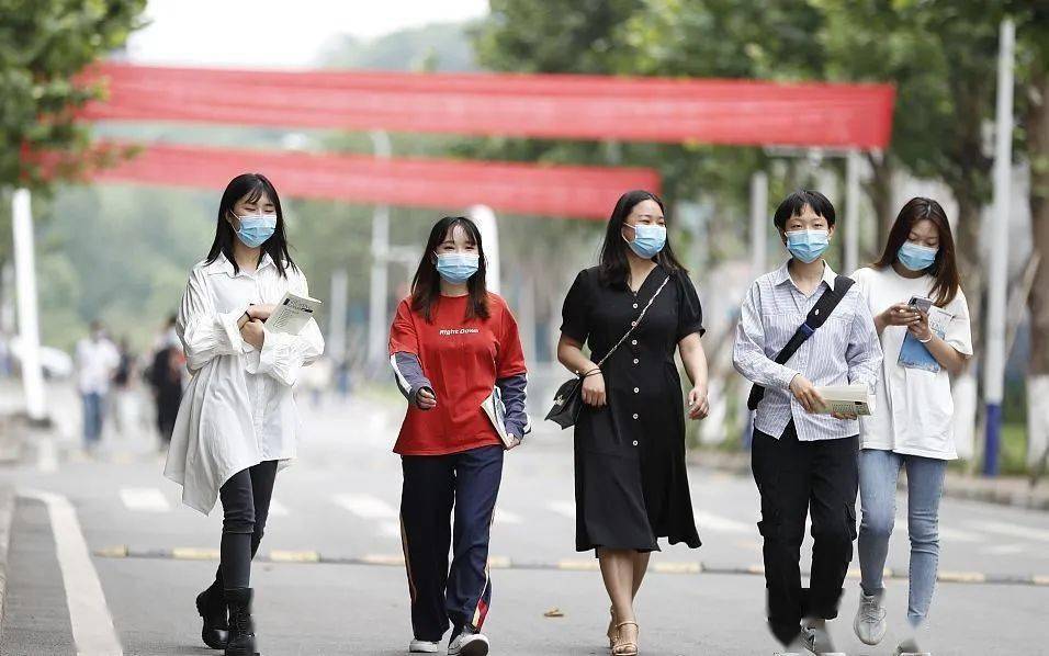 考生|特殊之年的高考:一场特殊的“成年礼”|新京报社论