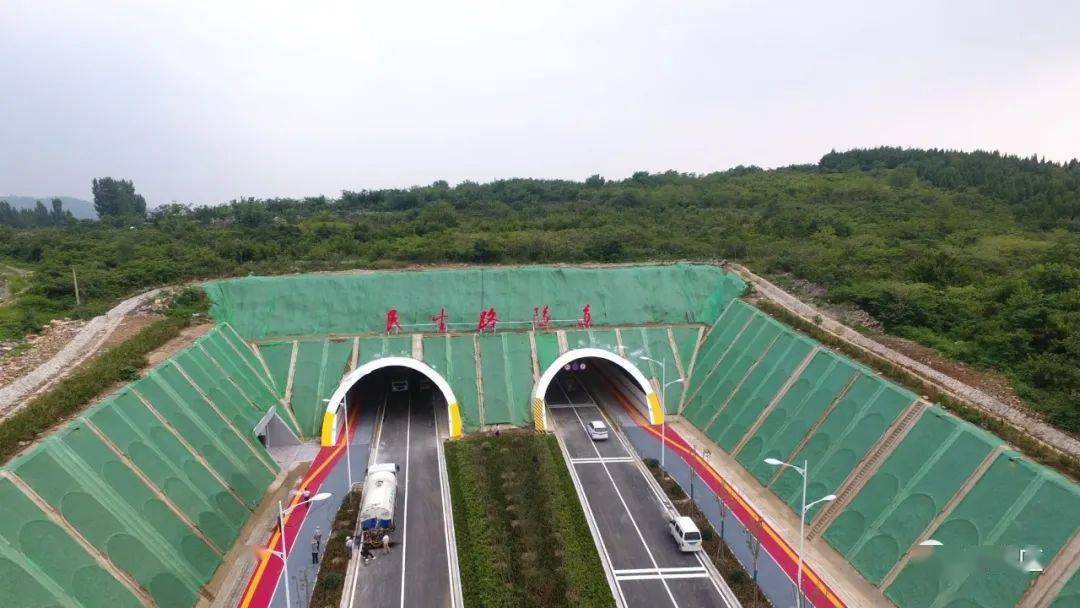 不用绕了!双向4车道,时速50km/h,今天枣庄这条隧道建成通车