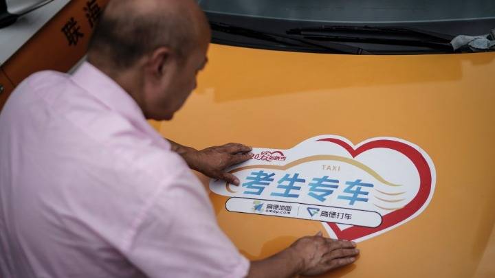凡人|凡人的哥不凡热血：从抗疫英雄到爱心送考
