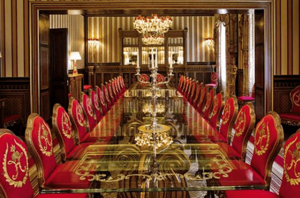 遗嘱|百亿美元商业帝国崩塌？一份遗嘱引发英国第二大豪门家族内斗