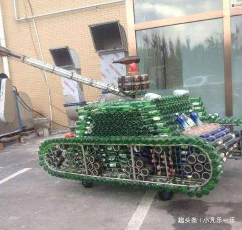 搞笑GIF:没事别宅在家里,没准地铁上你就能遇到心中的她