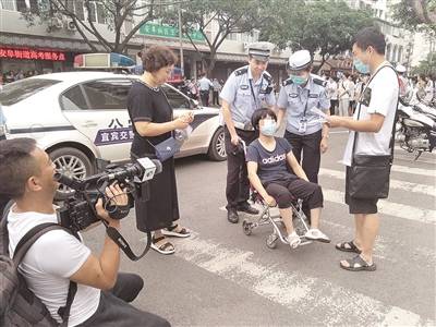 暖心|高考第一天 宜宾交警与考生之间的暖心故事