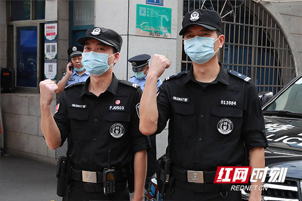 高考|组图丨直击高考：最可爱的人 最可爱的守护