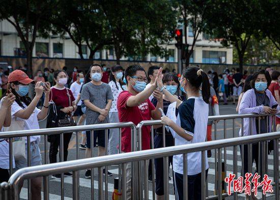 考场|疫情防控下的中国高考