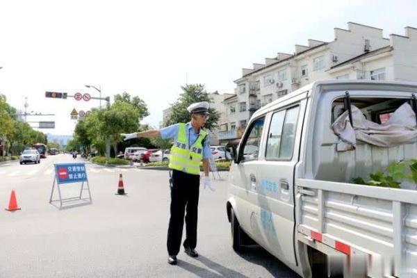 和孚大桥|交警紧急护送，开考前3分钟将考生顺利送达考场