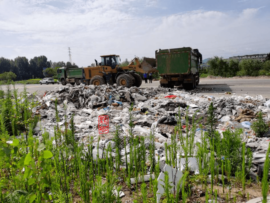 随后,住建局法制创建办主任苏贵荣召集渣土办,北二环路建设指挥部负责