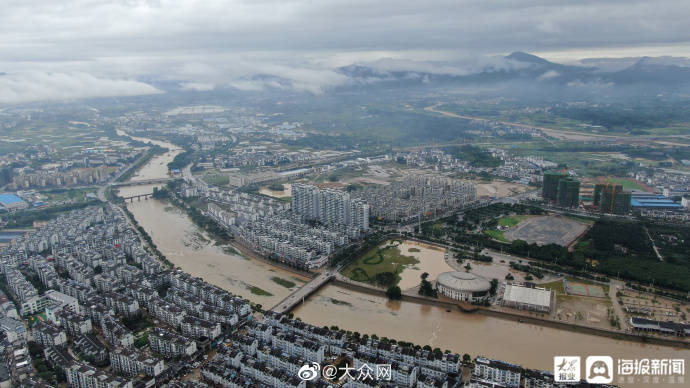航拍安徽歙县 50年一遇洪水过后 城区防洪压力仍大