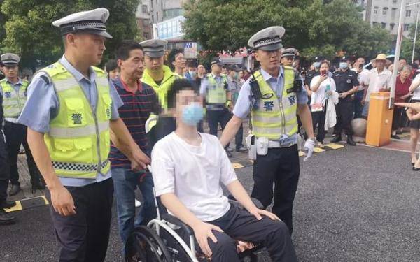 首日|护航高考！高考首日，全国交警开启“宅急送”……