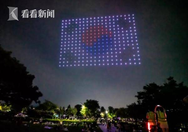 韩国|首尔上演无人机“快闪灯光秀” 致敬医务人员
