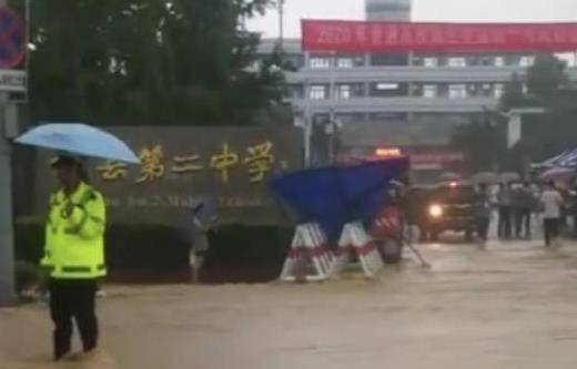 高考|歙县高考延期这一天：考生坐船赶考，得知推迟后回教室继续复习