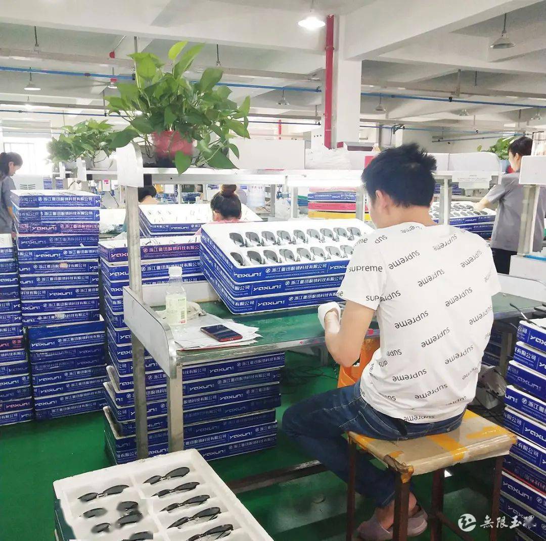 雅迅眼镜:果断转型 产销两旺!_生产