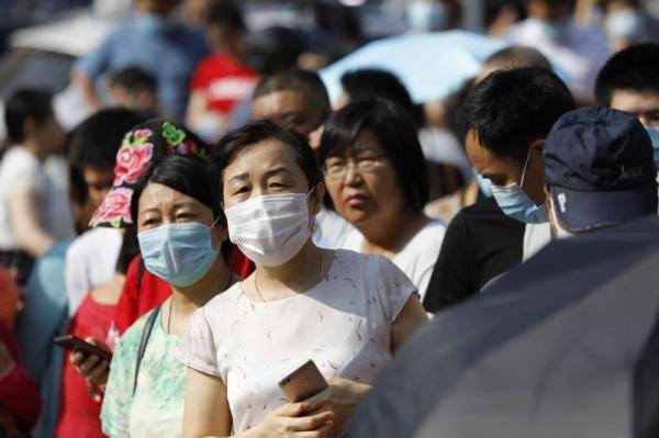 场外|高考进行时—— 考场外的守望者