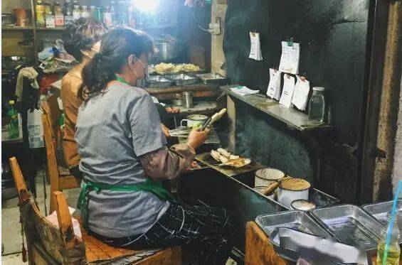 肉串|网红店靠谱么:沙口小学小爬爬烧烤