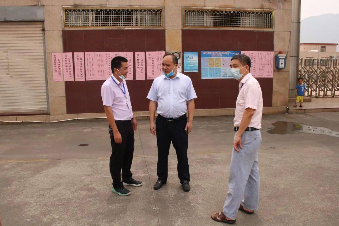 【头条】南安市人民政府副市长王昭昭到南安三中检查指导高考考点工作