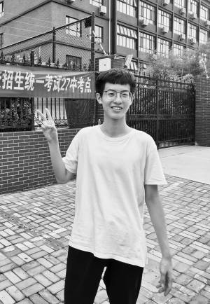 李皓|高考落幕释放青春模样 加油少年