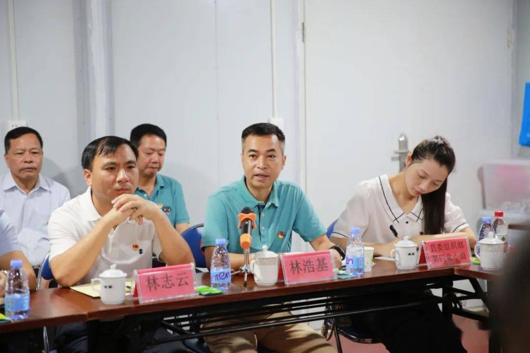 县委组织部副部长张其松结合一线情况围绕"不忘初心,"九九"为功"主题