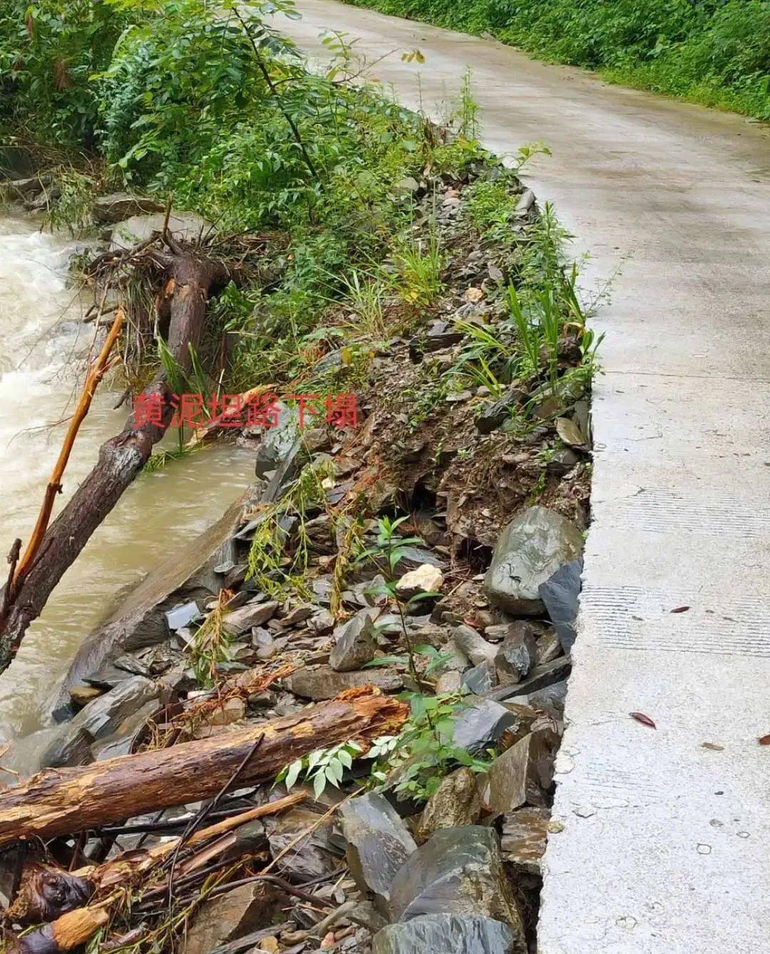 暴雨致铜鼓损失594万74多处桥梁冲毁农田被淹山体滑坡河水暴涨