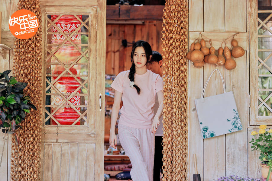 李维嘉|《向往4》许光汉送彭昱畅《想见你》同款伍佰磁带